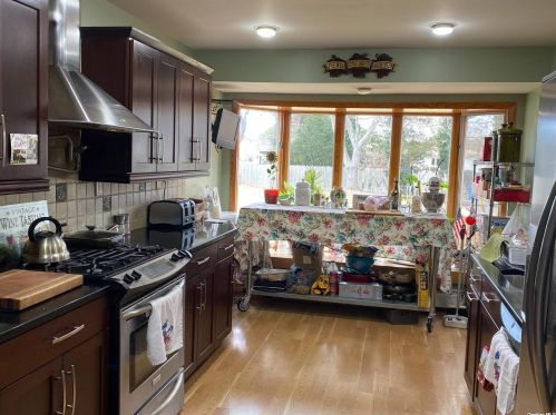 672 Larkfield Rd, Elwood NY  11731-5914 exterior