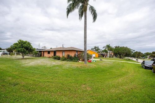 1380 Navajo Ln, Fort Pierce, FL 34983-3128