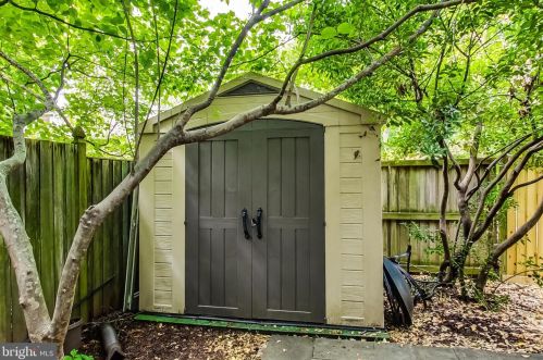 4216 46th St, Washington DC 20016-2472 exterior