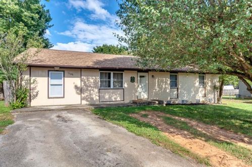 1108 Jarrett Ln, Knoxville, TN 37923-1719