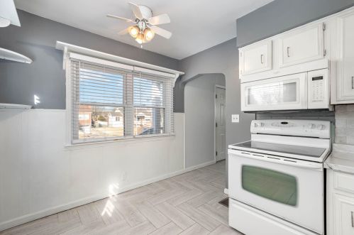 9 Sweetbriar Ave, Florence KY  41042-1614 exterior