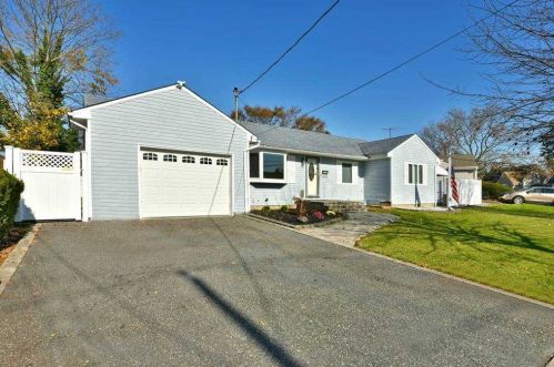 17 Joseph Ave, Bethpage, NY 11714-5103