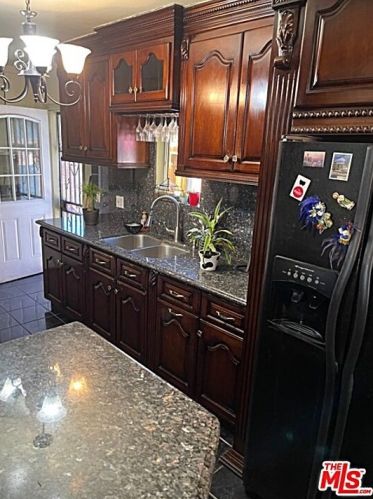 10515 Montara Ave, South Gate CA  90280-5614 exterior