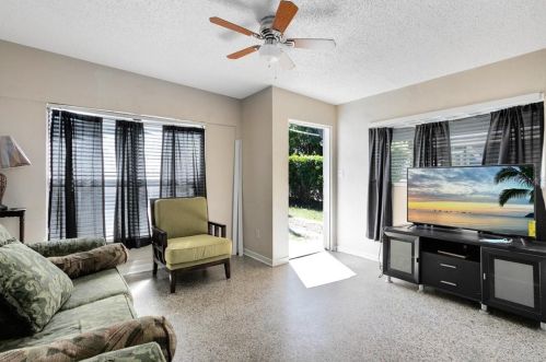 218 Lakeland Ave, Orlando, FL 32805-1239