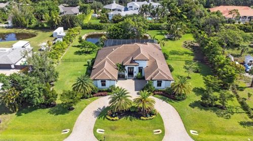 179 Mahogany Dr, Naples, FL 34108-2926