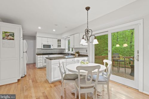 10809 Dayflower Ct, Herndon VA  20191-5109 exterior