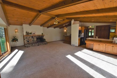 4084 Linden Ln, Green Bay, WI 54313-7524