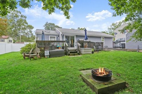 56 Windsong Ln, Milford CT  06460-5945 exterior