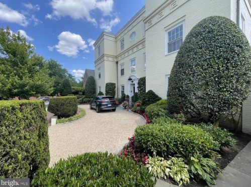 3210 R St, Washington DC  20024-3419 exterior