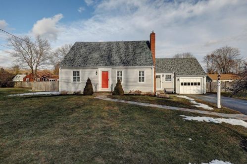 5 Mayflower Dr, Cumberland, RI 02864-2208