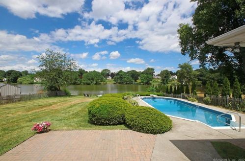 24 Apple Blossom Ln, Danbury, CT 06811-4938