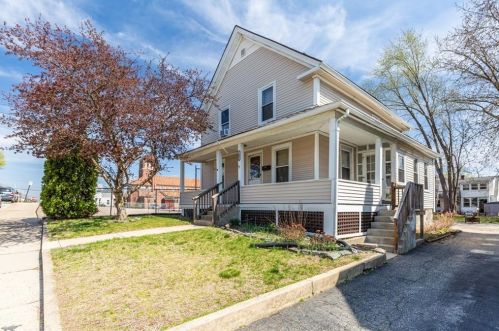 43 3rd Ave, Woonsocket RI  02895-5041 exterior