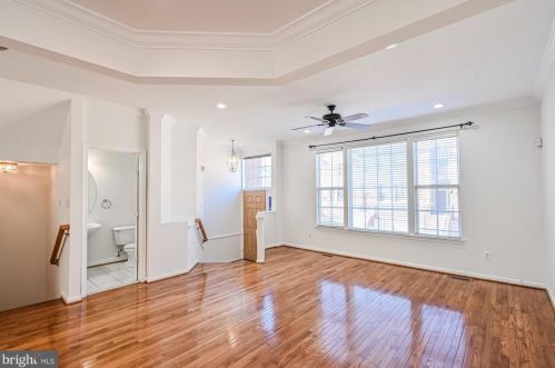 2617 Logan Wood Dr, Herndon VA 20171-4367 exterior