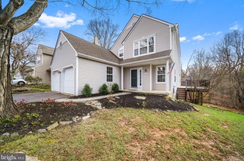 122 Marsh Creek Dr, Downingtown, PA 19335-1896