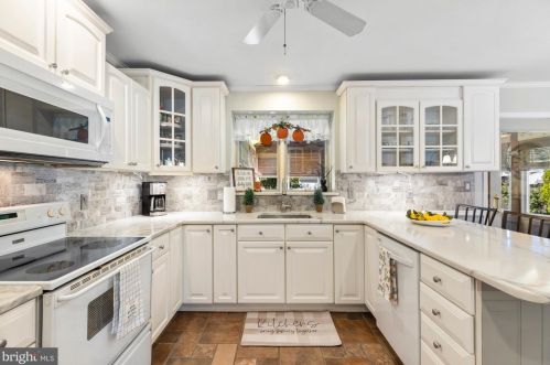 117 Monticello Dr, Riverton NJ 08077-4377 exterior