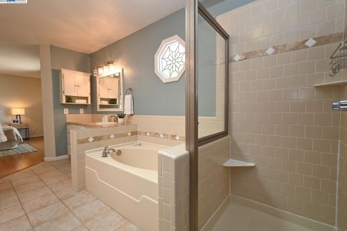 2400 Prosperity Way, San Leandro CA  94578-1124 exterior