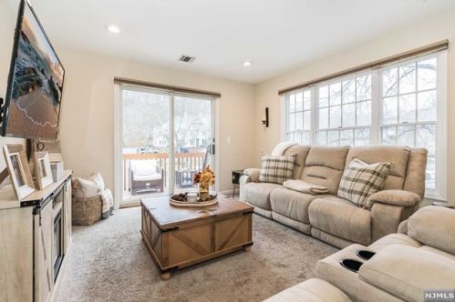 98 Stonyridge Dr, Lincoln Park NJ  07035-2253 exterior