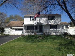 1439 Richland Blvd, Bayshore, NY 11706-4935