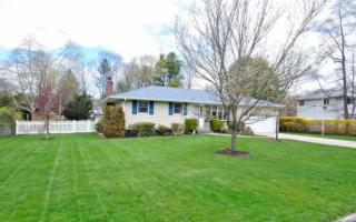93 Ironwood St, Islip Manor, NY 11751-1913