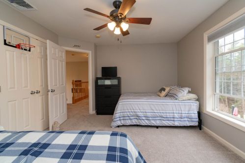 59 Lisa Dr, Goffstown NH  03045-2833 exterior