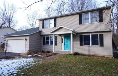 6205 Henryk Woods Rd, Cicero, NY 13039-9368