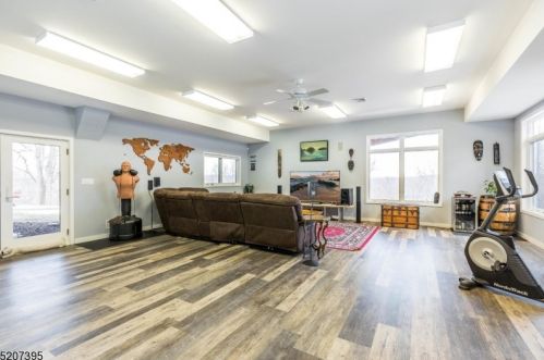 163 Hillcrest Dr, Parsippany NJ  07834-1413 exterior