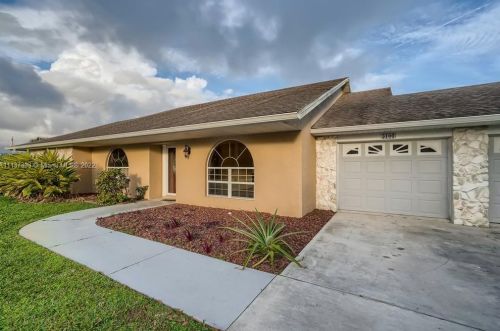 5100 Indian Bend Ln, Fort Pierce, FL 34951-2389