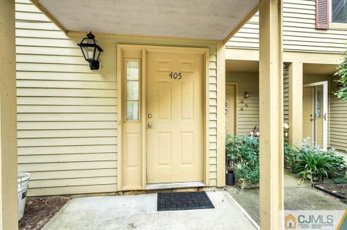 405 Chester Ct, Helmetta, NJ 08828-1130