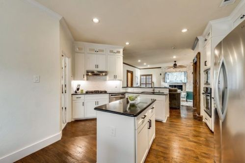 9427 Vis Cir, Irving TX  75063-5064 exterior