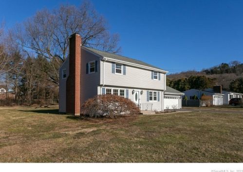 24 Hotchkiss Rd, Farmington CT  06032-2810 exterior