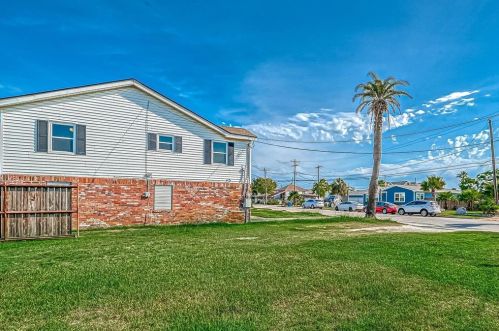 2315 67 St, Galveston TX 77551-1320 exterior