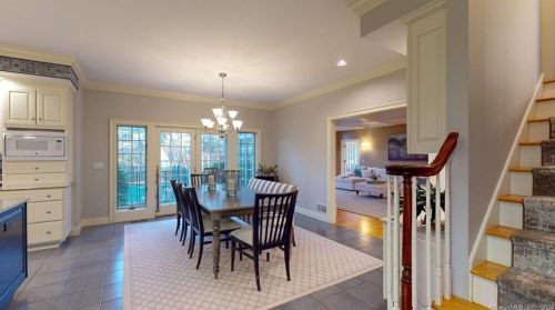 6 Townsend Rd, Farmington CT  06032-1569 exterior