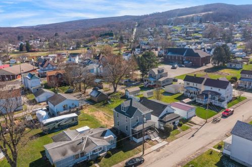 311 Vine St, South Connellsville PA  15425-4838 exterior