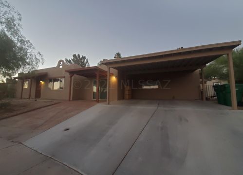 7320 Iron Bell Pl, Tucson, AZ 85741-1967