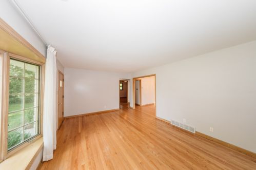 9616 Greenview Ln, Thiensville WI  exterior