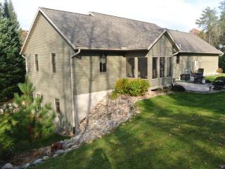 3517 Old Oak Trl, Woodboro, WI 54501-8365