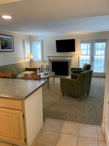 2013 Old Pond Ln, Norwich, CT 06360-7064
