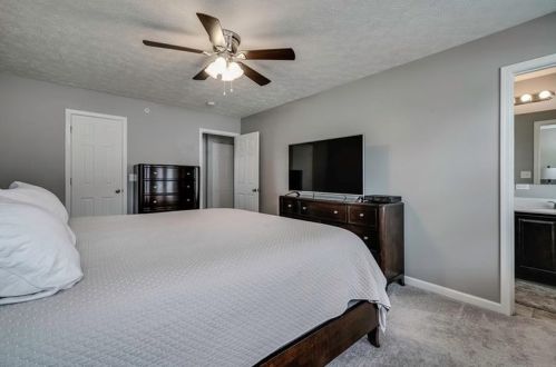 1509 Canterbury Dr, Imperial PA  15126-9186 exterior