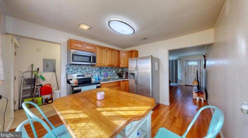 301 Sheridan Dr, New Castle DE  19720-2144 exterior