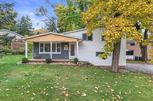 56 Blackhawk Dr, Edgerton, WI 53534-9310