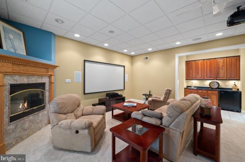 100 Deer Vly Ln, Wilmington DE  19807-1912 exterior