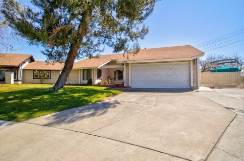 2149 Pine Ct, Ontario, CA 91762-6159