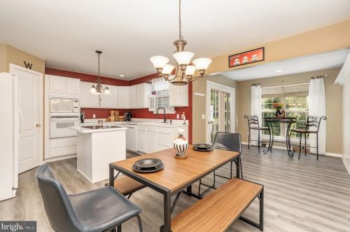 106 Chandler Dr, Red Lion, PA 17356-8754
