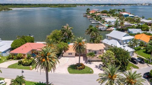 17323 Kennedy Dr, Saint Petersburg, FL 33708-1350