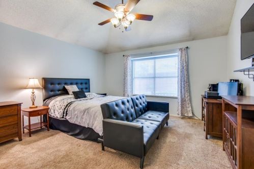 1808 Newton Dr, Lewisville TX  75028-7318 exterior