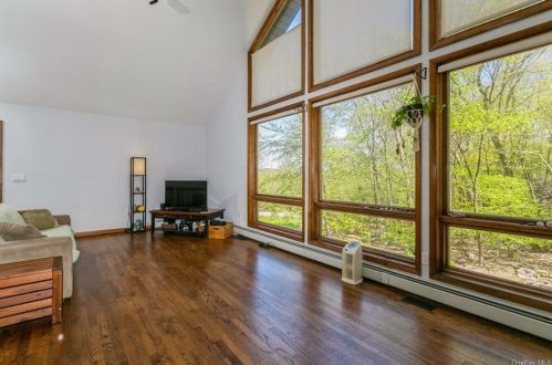 297 Bramertown Rd, Tuxedo Park NY  10987-3011 exterior