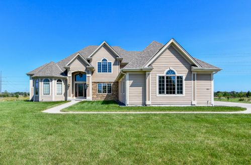 13880 Bonniwell Ct, Thiensville, WI 53097-1510