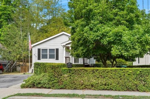 813 Tower Ave, Maybrook, NY 12543-1325