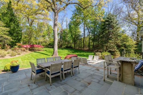 66 Hastings Dr, Northport NY  11768-2522 exterior