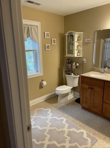 7 Grove St, Deep River CT  06417-1710 exterior